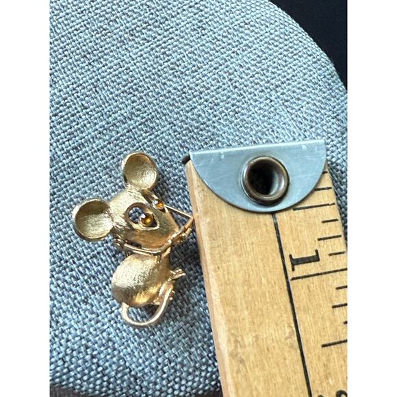 Vintage Avon Mouse Brooch Articulated Moving Glasses Amber Rhinestone Eyes Pin - Picture 5 of 5
